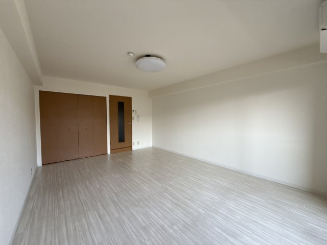 ヴィラ・ソレイユの居間・リビング