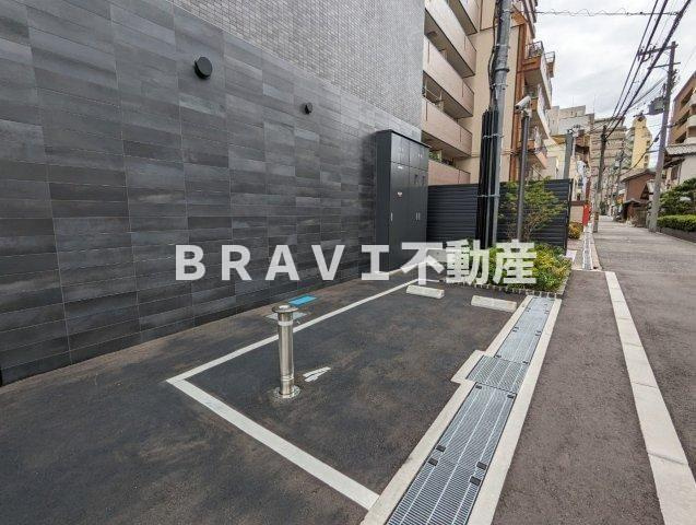 ファーストフィオーレ谷町六丁目フェリシア BRAVI不動産の駐車場