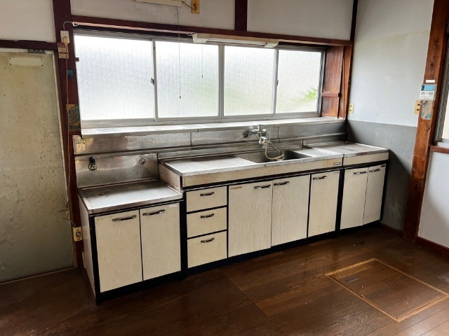 沼津市大平の中古一戸建のキッチン