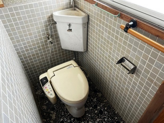 沼津市大平の中古一戸建のトイレ