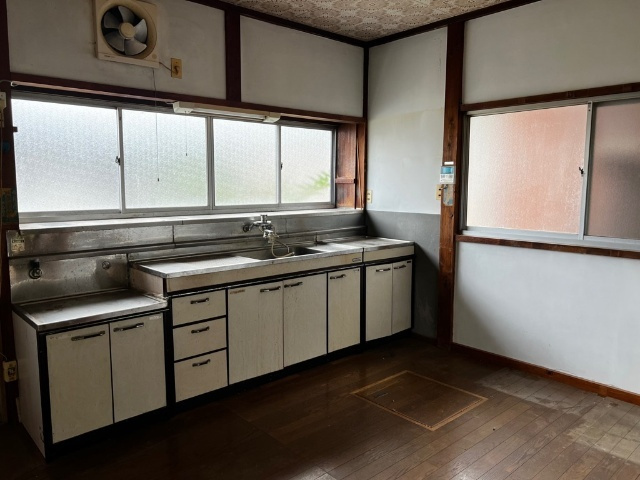 沼津市大平の中古一戸建のキッチン
