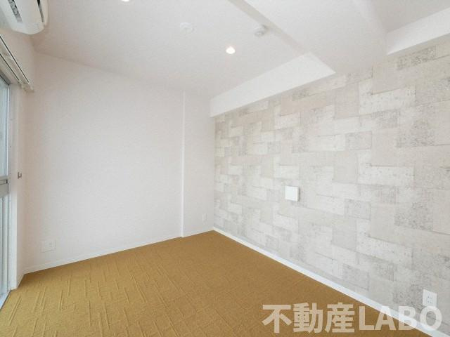 グランドゥール九条の洋室