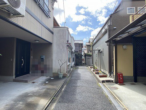 紫竹下芝本町中古戸建の前面道路含む現地写真