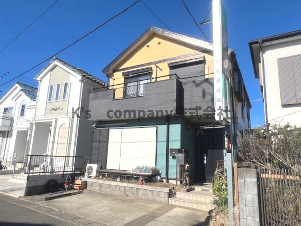 ■高座郡寒川町小谷３丁目　中古戸建の外観|建物手前はカースペースになっています♪