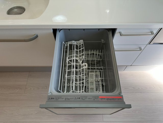 藤和東山公園ホームズのキッチン|食器を洗っている間にお掃除など、様々なシーンで家事の時短に役立つビルトイン食洗機！