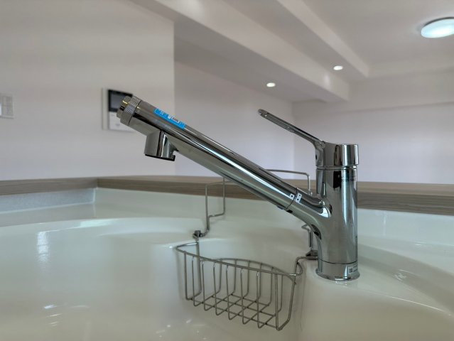 藤和東山公園ホームズのキッチン|引き出し式のヘッドになっていてシンクのお掃除も楽々♪