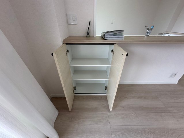 藤和東山公園ホームズの収納|キッチンカウンター下は収納棚があり便利です！