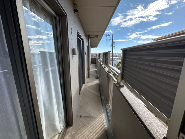 藤和東山公園ホームズのバルコニー|☆西側バルコニー☆
各居室からバルコニーに出られるので、気分転換に外の空気を吸いに出るのもいいですね♪