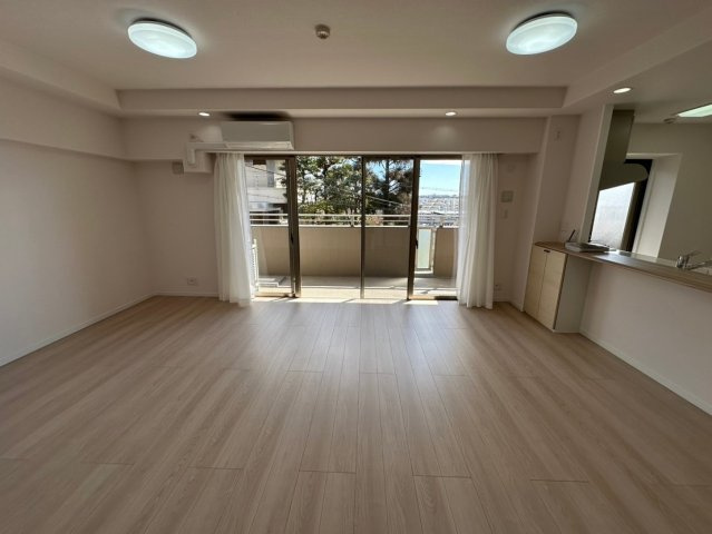 藤和東山公園ホームズの居間・リビング|20帖超えの広々リビング♪