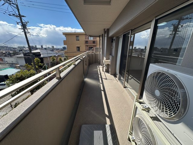 藤和東山公園ホームズのバルコニー|☆南側バルコニー☆
陽当たりの良い南面バルコニーでお洗濯ものもよく乾きます♪