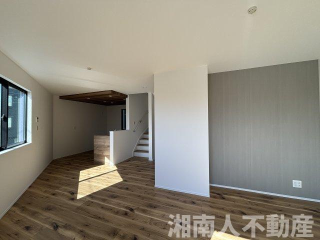 茅ヶ崎市浜竹１丁目新築戸建の居間・リビング|居間です