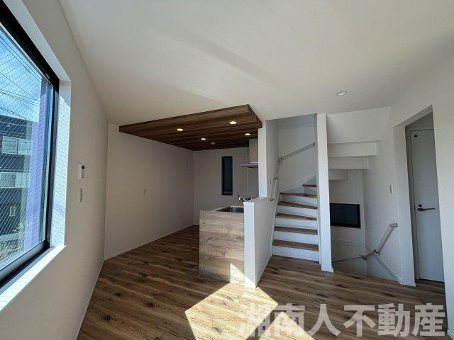 茅ヶ崎市浜竹１丁目新築戸建の居間・リビング|ゆったり過ごせるリビングです