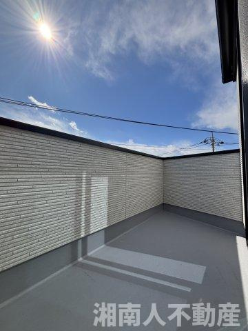 茅ヶ崎市浜竹１丁目新築戸建のバルコニー|バルコニー付きです