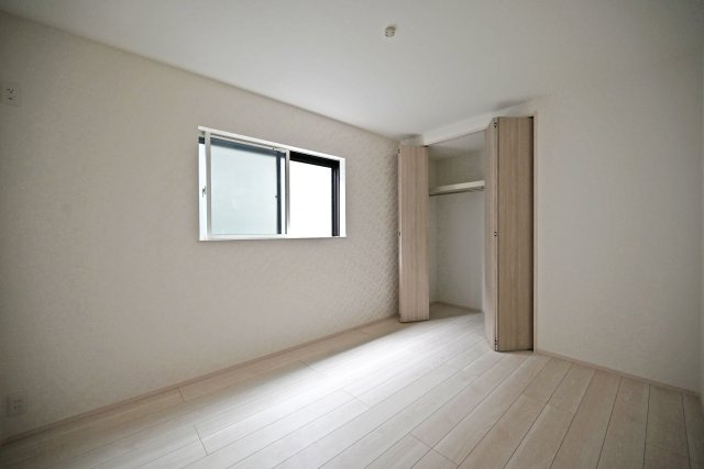 尼崎市東園田町7丁目新築一戸建て│2LDK+2S│並列駐車2台可の洋室|-洋室約5.2帖(2F)-