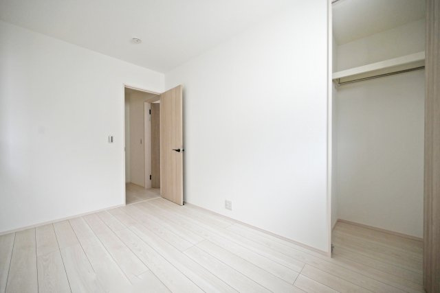 尼崎市東園田町7丁目新築一戸建て│2LDK+2S│並列駐車2台可の洋室|-洋室約5.2帖(2F)-