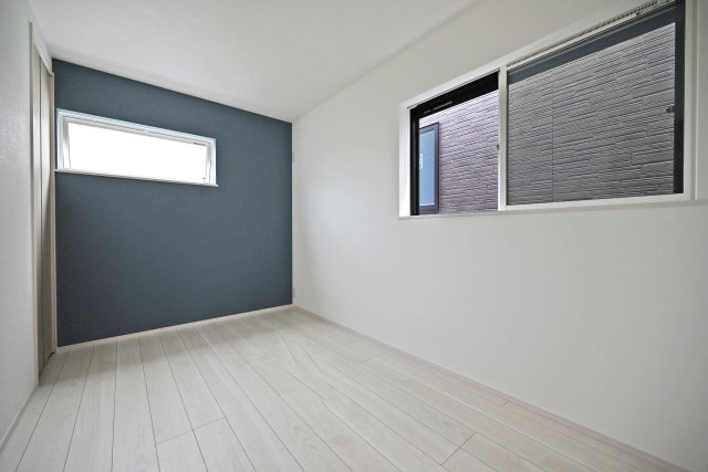 尼崎市東園田町7丁目新築一戸建て│2LDK+2S│並列駐車2台可の洋室|-洋室約5.2帖(2F)-