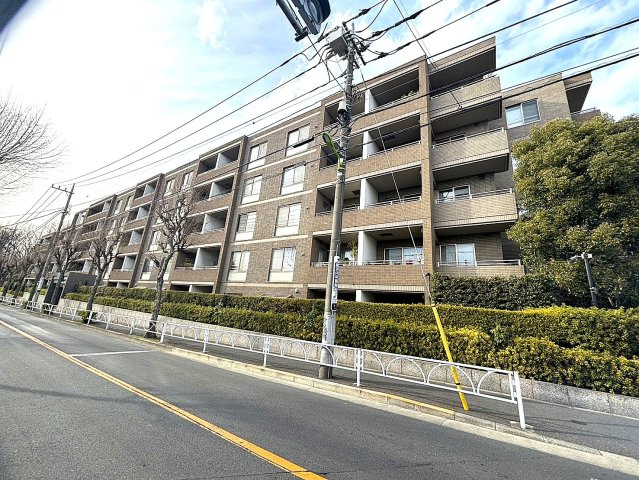 パルテール深沢の外観|◎重厚感のある低層レジデンス■全居室収納有り