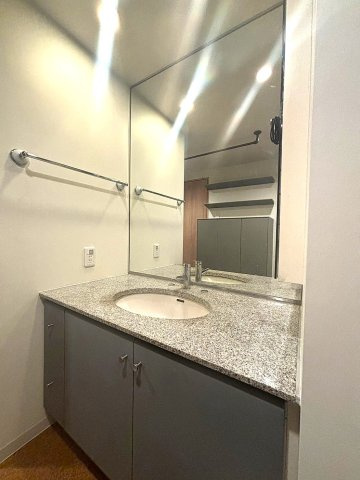 パルテール深沢の独立洗面台|◎スタイリッシュな雰囲気の内装