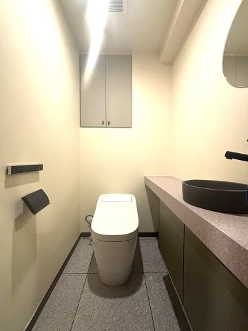 パルテール深沢のトイレ|◎2023年リフォーム実施済　タンクレストイレ・手洗いカウンター・上部吊戸棚有り