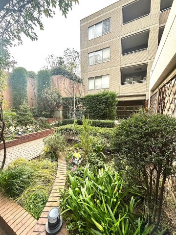 パルテール深沢|■共用部 緑豊かな敷地内エリア