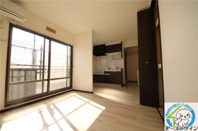 アーバン堂ノ前の居間・リビング