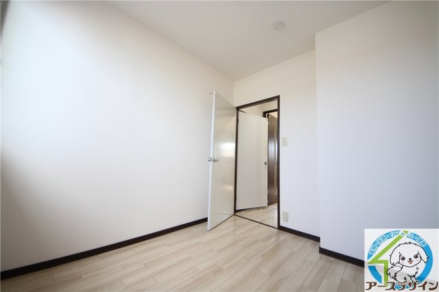 アーバン堂ノ前の洋室