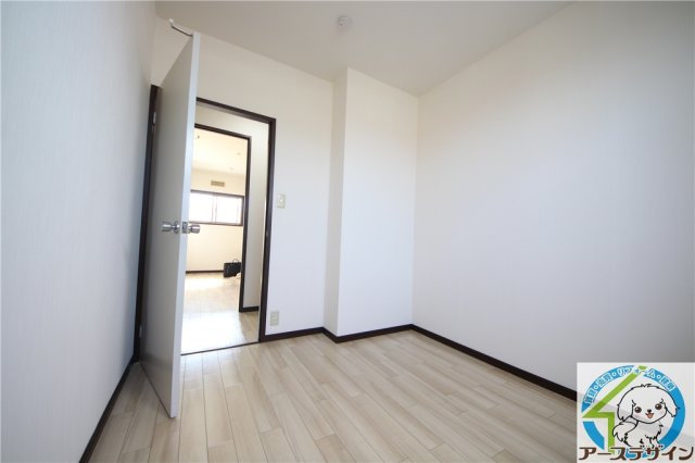 アーバン堂ノ前の洋室
