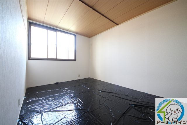 アーバン堂ノ前の洋室