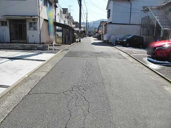 【前面道路含む現地写真】