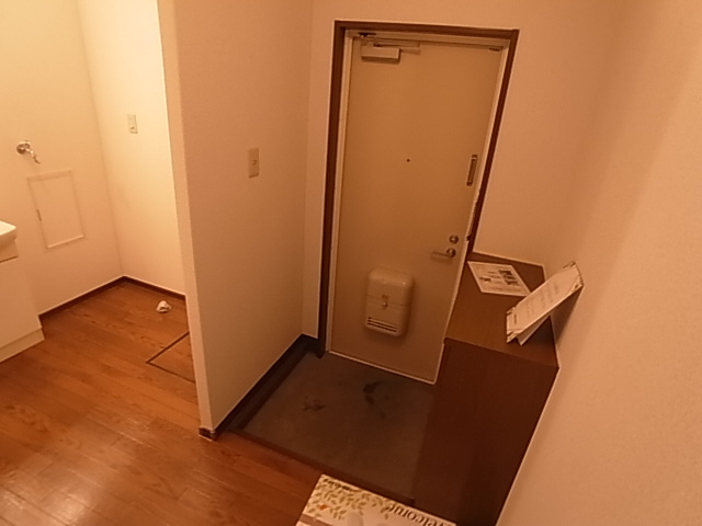 神戸市須磨区若木町３丁目のアパートの玄関|シューズボックス付き