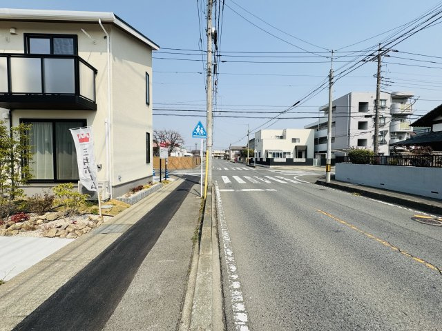前橋市三俣町2丁目　３号棟(全３棟)　MOCXGARDEN　新築建売分譲の前面道路含む現地写真