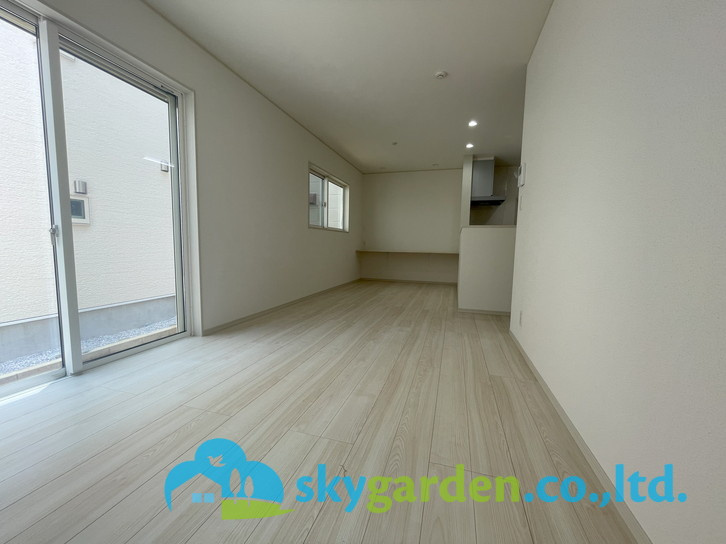 茅ヶ崎市今宿　未入居戸建　全8棟6号棟の居間・リビング