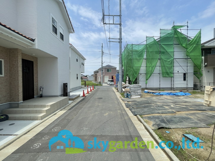 茅ヶ崎市今宿　未入居戸建　全8棟6号棟の前面道路含む現地写真