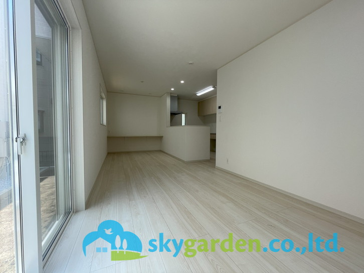 茅ヶ崎市今宿　未入居戸建　全8棟6号棟の居間・リビング