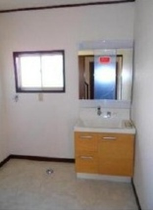 中古戸建　熊谷市下奈良519-5（リフォーム住宅）の独立洗面台