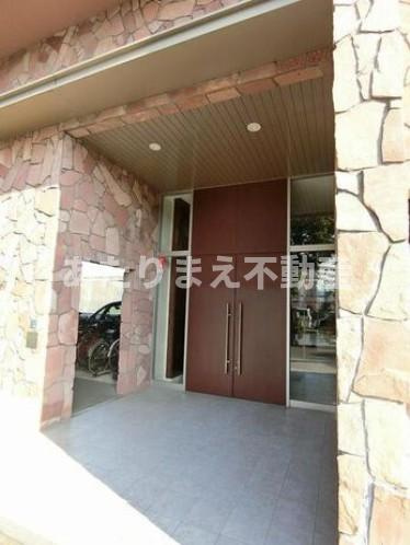 ファーネスト東公園のエントランス