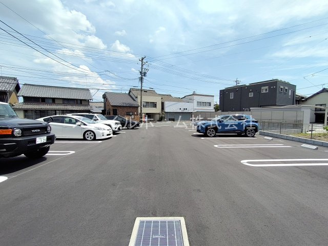 カーサ・ソラーレの駐車場