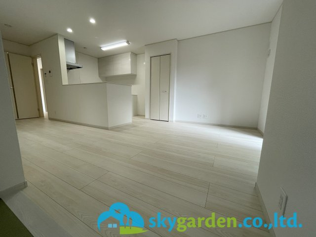 茅ヶ崎市今宿　未入居戸建　全8棟4号棟の居間・リビング