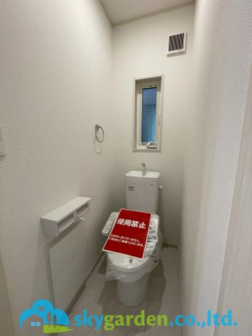 茅ヶ崎市今宿　未入居戸建　全8棟4号棟のトイレ