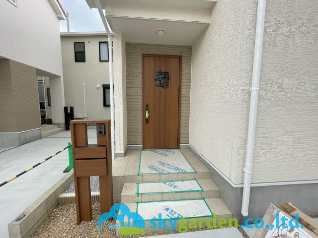 茅ヶ崎市今宿　未入居戸建　全8棟4号棟の玄関