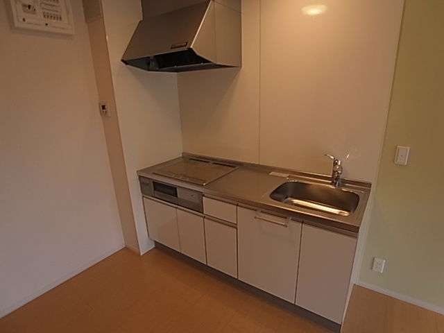 神戸市兵庫区上庄通３丁目のアパートのキッチン|システムキッチン（IH3口）