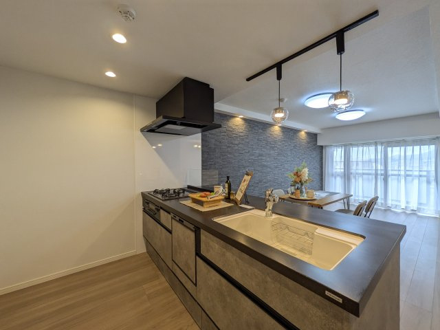【キッチン】 | ☆ホームステージングしています。家具家電は撮影用です。