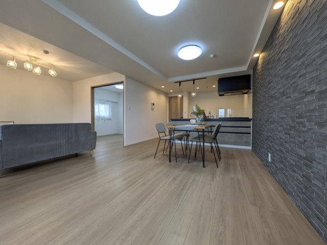 【居間・リビング】 | ☆ホームステージングしています。家具家電は撮影用です。