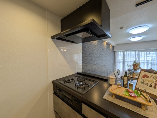 【キッチン】 | ☆ホームステージングしています。家具家電は撮影用です。