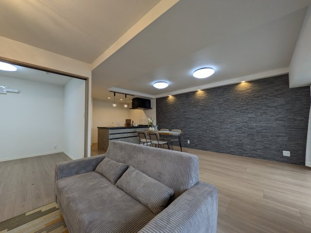 【居間・リビング】 | ☆ホームステージングしています。家具家電は撮影用です。ご家族みんながゆったりくつろげる広々リビングです。