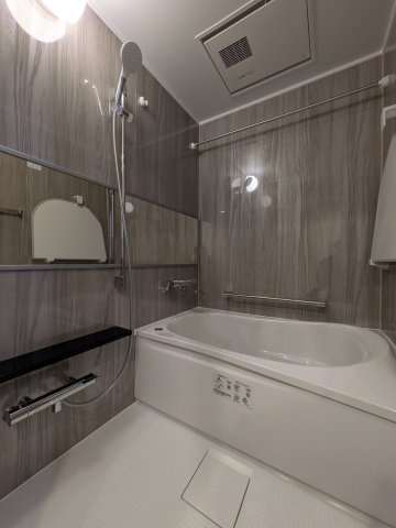 【浴室】 | お子様と一緒にバスタイムを楽しめる広々浴室
