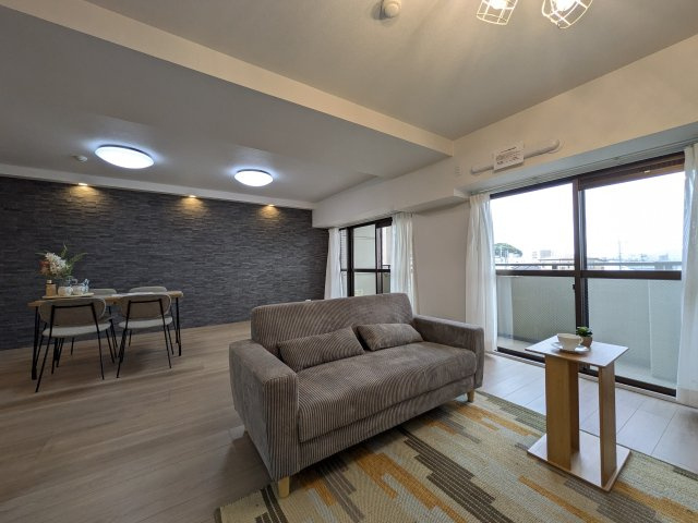 【居間・リビング】 | ☆ホームステージングしています。家具家電は撮影用です。