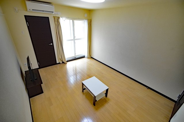 クレイノエクレールⅡの居間・リビング|設備・仕様は号室により異なる為、現況を優先致します。