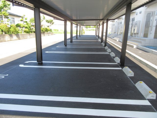 SKY　BLUE本館Aの駐車場