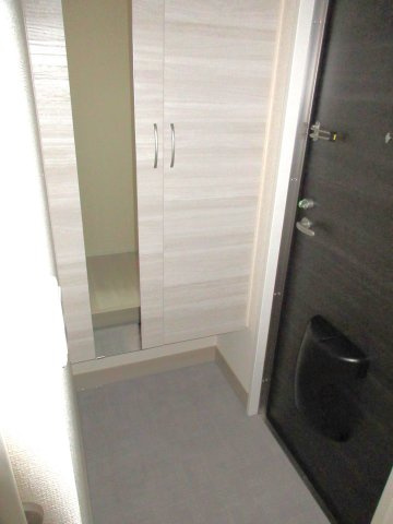 SKY　BLUE本館Aの玄関